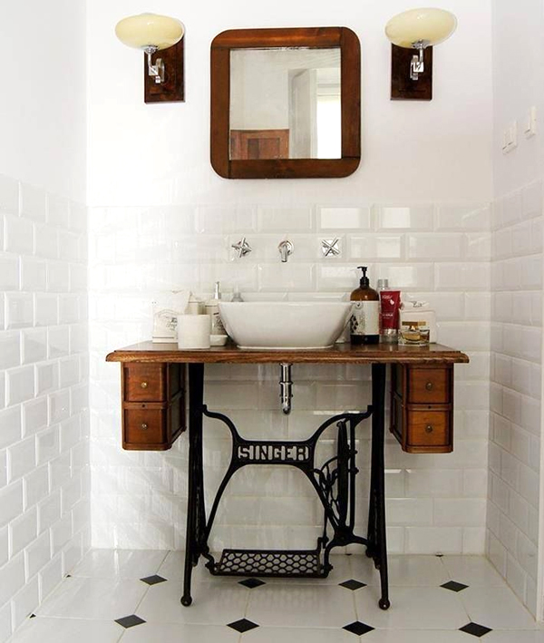 Senza titolo 181 Recycle Old Stuff To Make Small DIY Bathroom Vanities That Are Big On Style