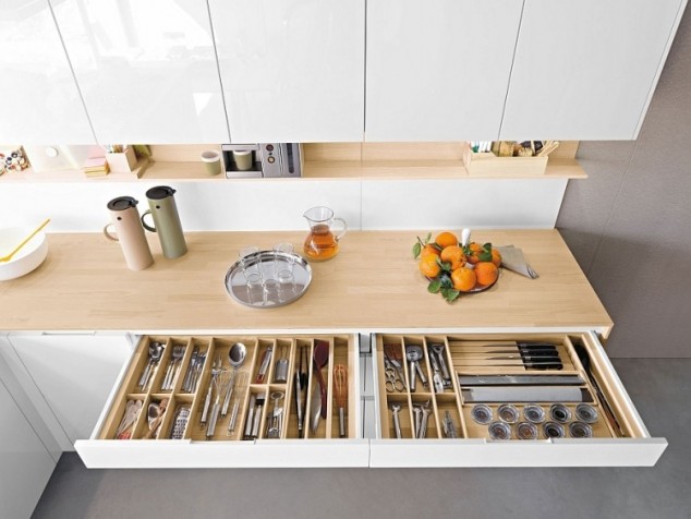15 Attractive and Wise Storage Solutions for Every Part of The Home holz arbeitsplatten kueche modern weisse hochglanz fronten schubladen 634x476 15 Attractive and Wise Storage Solutions for Every Part of The Home