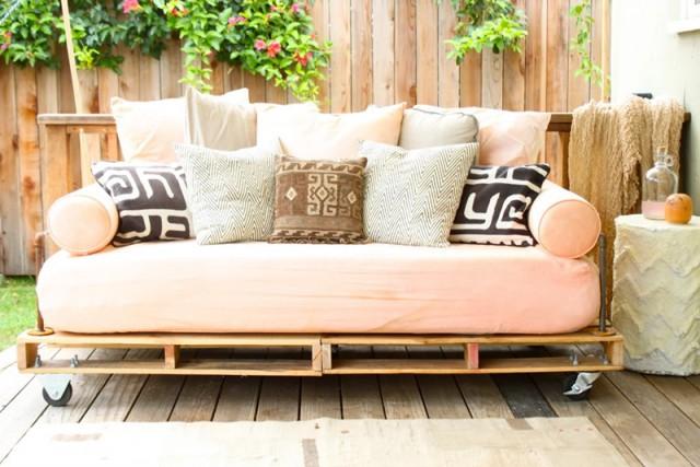 how to make pallet daybed diy crafts handimania 16 The Most Creative Ways To Recycle Wooden Pallet