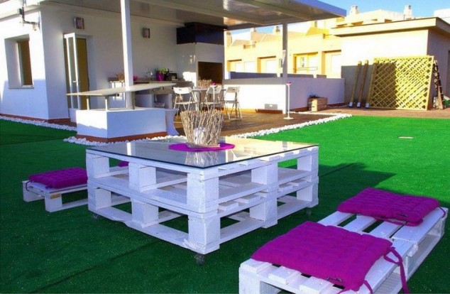 15 Of The Most Creative Ways How To Reuse Old Pallets mobiliario de jardin con palets blanco 634x414 15 Of The Most Creative Ways How To Reuse Old Pallets