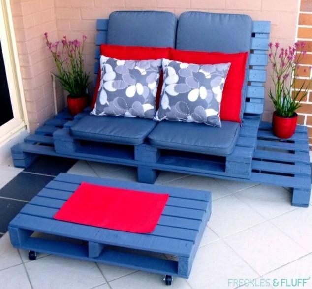 15 Of The Most Creative Ways How To Reuse Old Pallets salon palette bleu idee canape table 634x588 15 Of The Most Creative Ways How To Reuse Old Pallets