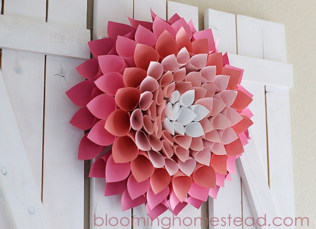 12 Of The Most Creative DIY Paper Crafts That Are Totally Adorable Paper Wreath Pic 1 634x459 12 Of The Most Creative DIY Paper Crafts That Are Totally Adorable
