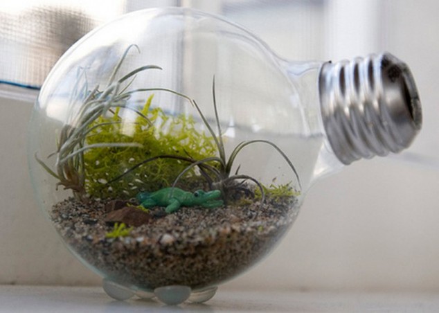 lampadine 23 634x452 15 Miniature Terrariums Masterpieces To Draw Creative Inspiration From