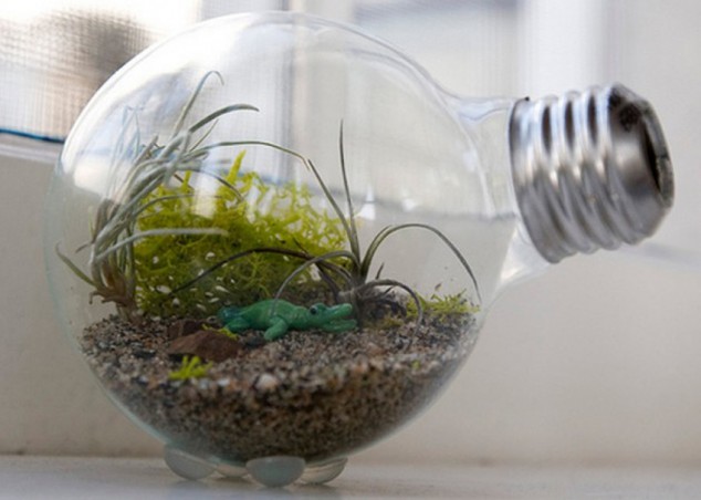 15 Miniature Terrariums Masterpieces To Draw Creative Inspiration From lampadine 23 634x452 15 Miniature Terrariums Masterpieces To Draw Creative Inspiration From