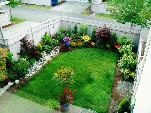 small garden ideas with grass picture33 634x476 15 Big Ideas For Making The Most Out Of Your Small Garden