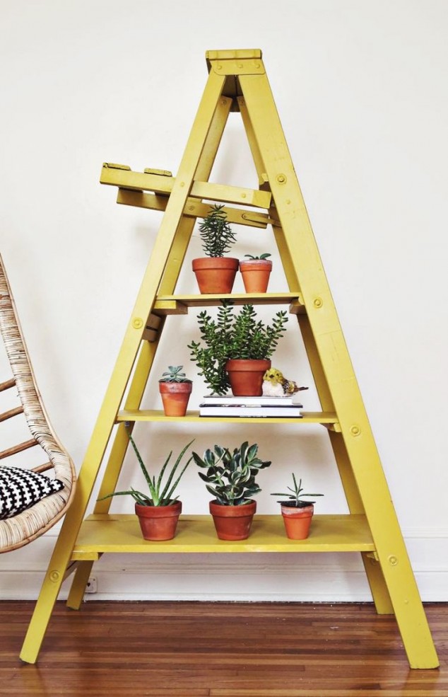 12 Absolutely Adorable Shelves You Can Include In Your Home Décor wohnung dekorieren ideen selber machen wenig geld regale leiter gelb 634x985 12 Absolutely Adorable Shelves You Can Include In Your Home Décor