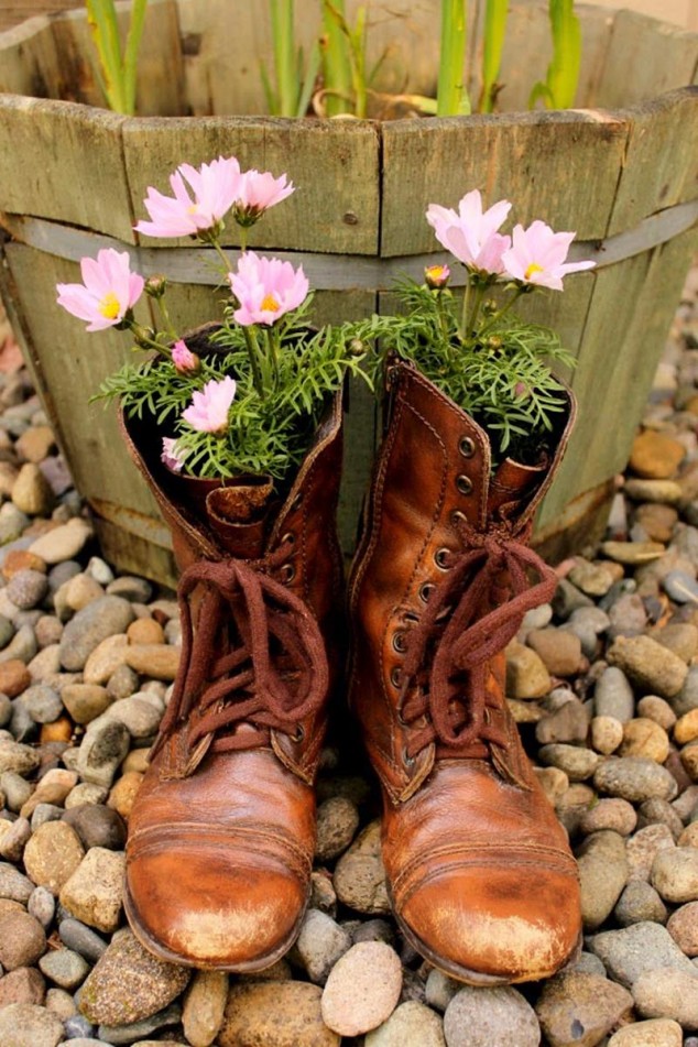 20 Unique and Inspirational Flower Pot Ideas 9 634x951 Enhance The Look Of Your Garden With 18 Cool DIY Projects That Wont Drain Your Wallet