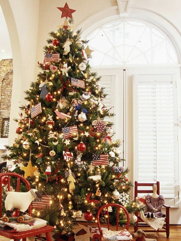 16 Ideas How To Decorate Your Christmas Tree And Bring The Magic Into Your Home American Pride Christmas Tree 634x844 16 Ideas How To Decorate Your Christmas Tree And Bring The Magic Into Your Home