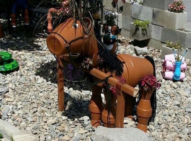 DIY Clay Pot Horse 01 696x513 634x467 Enhance The Look Of Your Garden With 18 Cool DIY Projects That Wont Drain Your Wallet