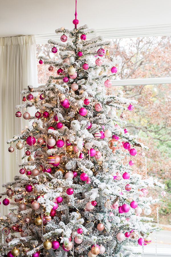 16 Ideas How To Decorate Your Christmas Tree And Bring The Magic Into Your Home arvores de natal the look of marilia 16 16 Ideas How To Decorate Your Christmas Tree And Bring The Magic Into Your Home