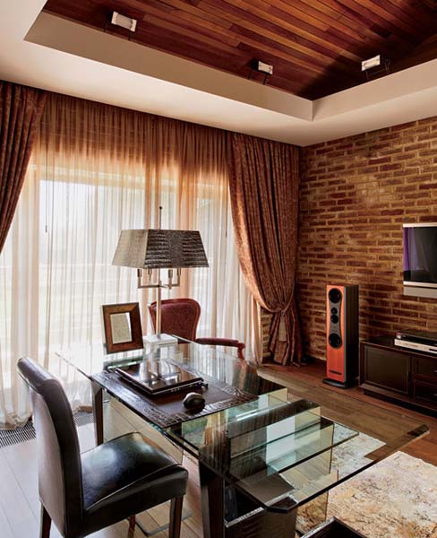 15 Fascinating Accent Brick Walls In The Interior Design That Will Elevate Your Creativity modern office furniture interior design ideas 6 15 Fascinating Accent Brick Walls In The Interior Design That Will Elevate Your Creativity