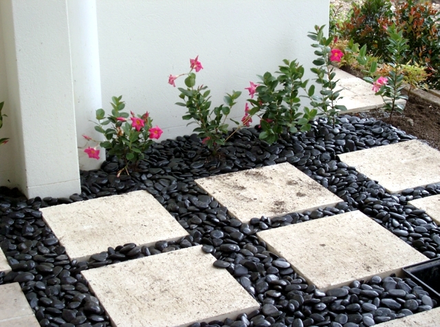 17 ideas for garden design stones are versatile 3 772 13 Delightful Garden Decorations With Pebbles
