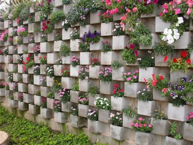 12 Ideas Which Materials to Use to Make A Vertical Garden 2 634x476 12 Ideas Which Materials to Use to Make A Vertical Garden