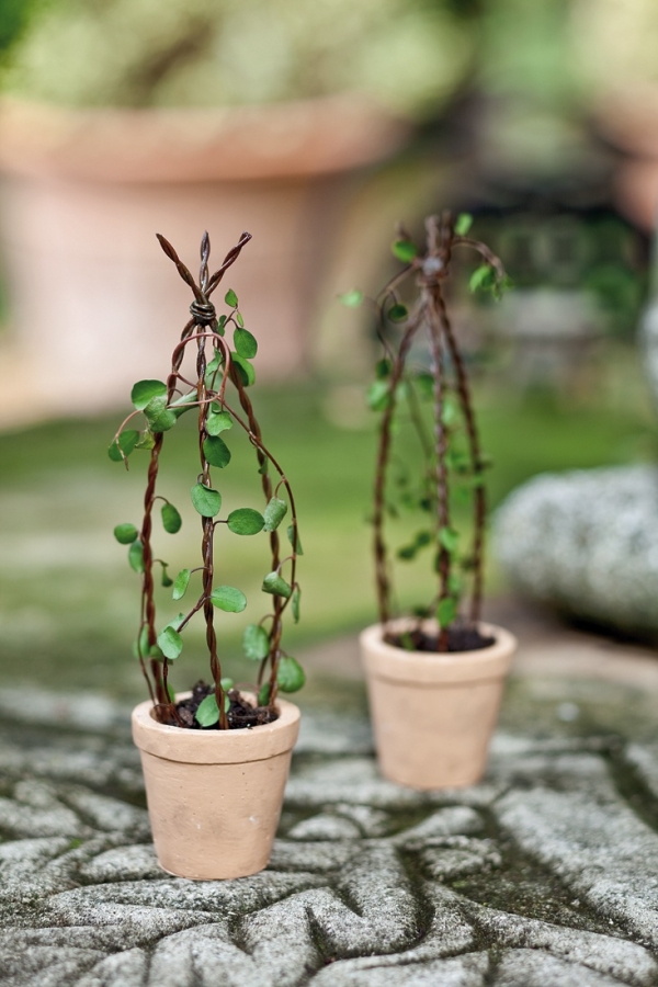 13 Inspiring Projects That Use Mini Terracotta Pots 3f25c7b0aef333a80cd2d64d66013e2d 13 Inspiring Projects That Use Mini Terracotta Pots