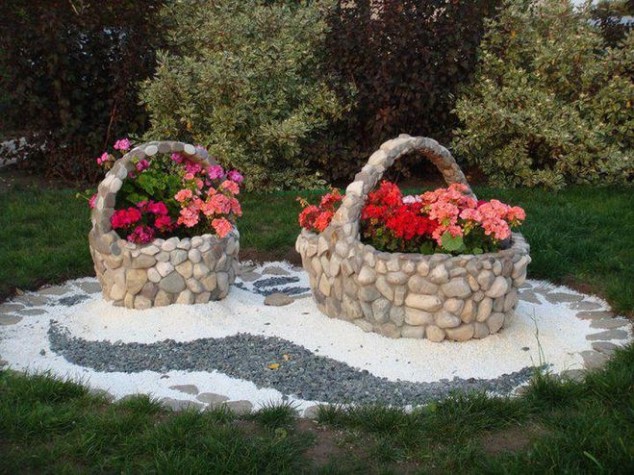 9da049c286cff5921dc552be24273252 634x475 13 Delightful Garden Decorations With Pebbles