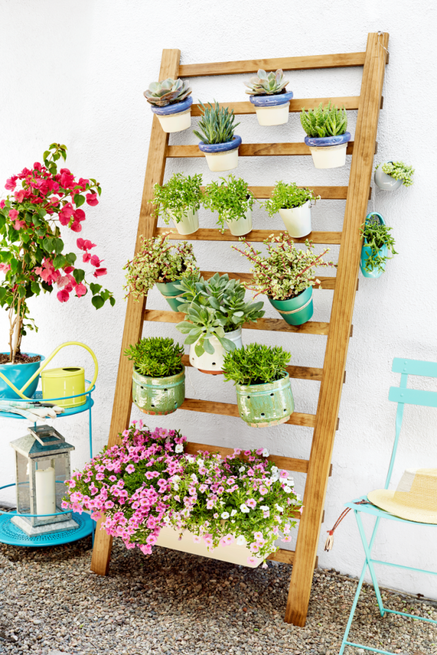 12 Ideas Which Materials to Use to Make A Vertical Garden gallery 1436572170 syn rbk rbk080115teamredhome 001 634x951 12 Ideas Which Materials to Use to Make A Vertical Garden