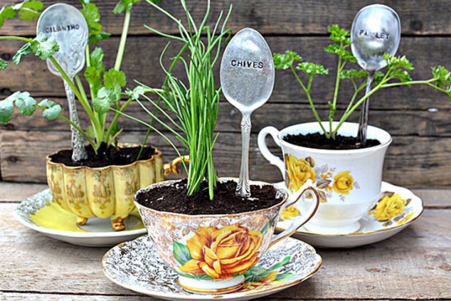 o7 634x423 14 Clever Ideas How To Recycle Old Kitchenware Into Planters