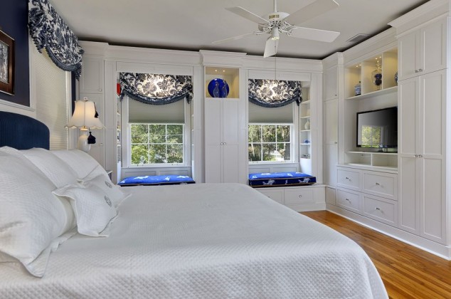 16 Contemporary And Modern Bedroom Designs With TV overall windows seats view 634x420 16 Contemporary And Modern Bedroom Designs With TV