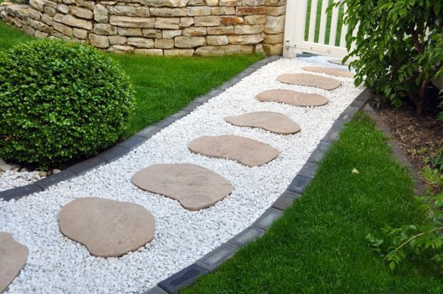 stone walkways garden path design ideas 4 13 Delightful Garden Decorations With Pebbles