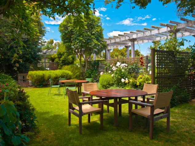 10 Imaginative Outdoor Structures That Add Visual Interest 4 pergola in backyard houston 634x476 10 Imaginative Outdoor Structures That Add Visual Interest