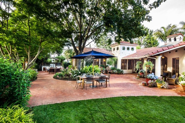 13 Ideas How To Make An Inviting Patio Design Using Bricks 748a9c2ccc691cee42093882806e2600 634x423 13 Ideas How To Make An Inviting Patio Design Using Bricks