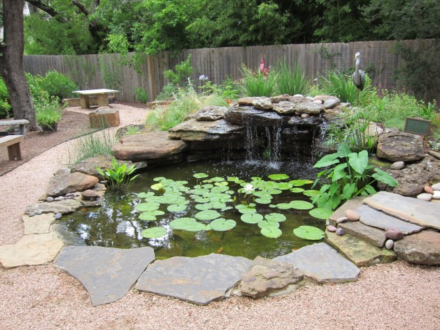 7918f3f6b99b 634x476 18 Lovely Ponds And Water Gardens For Your Backyard