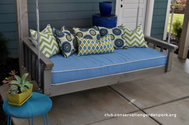 15 Relaxing Hanging Beds For Absolute Enjoyment Hanging Daybed Swing 634x421 15 Relaxing Hanging Beds For Absolute Enjoyment