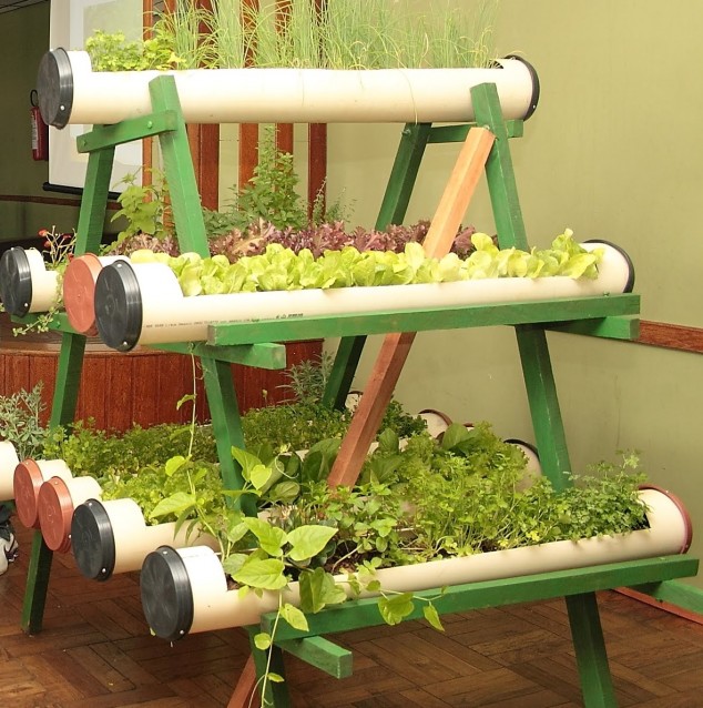 12 Original PVC Pipe Planters To Liven Up Your Garden HortaSuspensa 634x638 12 Original PVC Pipe Planters To Liven Up Your Garden