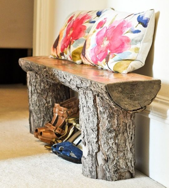 Lovely DIY Tree Stump Bench 540x600 15 Fantastic DIY Home And Garden Wood Log Decorations