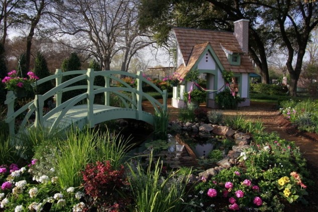 21 Brilliant Wooden Garden Bridges That Could Fill The Garden With Beauty And Charm MonetFeatureShot 634x423 21 Brilliant Wooden Garden Bridges That Could Fill The Garden With Beauty And Charm