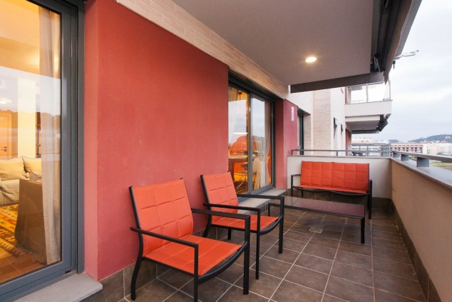 15 Chic And Interesting Ideas For Your Balcony Floor Ravishing Deck Contemporary design ideas for Apartment Balcony 634x423 15 Chic And Interesting Ideas For Your Balcony Floor