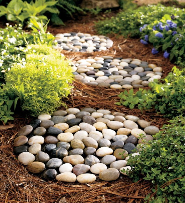 15 Creative Round Stepping Paths That Will Make Your Garden Beautiful And Remarkable YD2925x 634x697 15 Creative Round Stepping Paths That Will Make Your Garden Beautiful And Remarkable