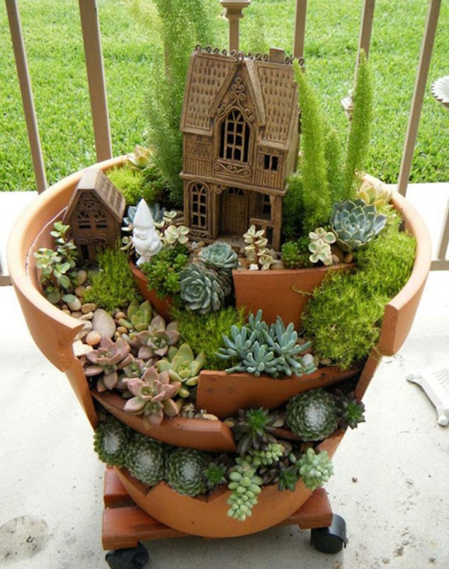 broken pot fairy garden 6 634x804 15 Dreamy Fairy Cottages That Will Turn Your Garden Into A Magical Place