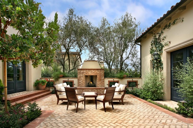 courtyard fireplace 29935 1900 634x422 13 Ideas How To Make An Inviting Patio Design Using Bricks