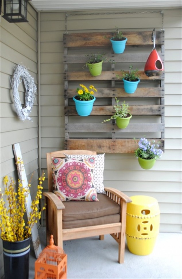 diy vertical pallet garden 4 634x972 12 Inspirational DIY Projects To Create A Front Porch With An Amazing Design