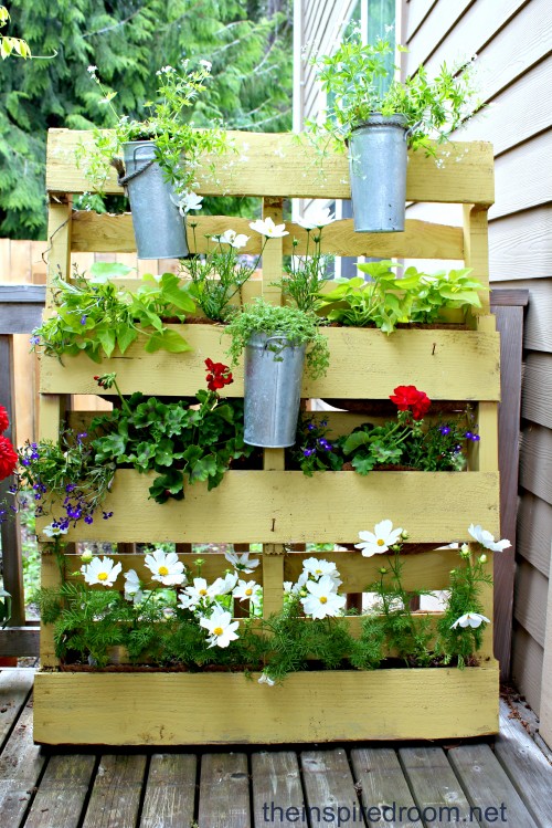 12 Inspirational DIY Projects To Create A Front Porch With An Amazing Design flowers in a pallet 12 Inspirational DIY Projects To Create A Front Porch With An Amazing Design