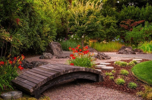 21 Brilliant Wooden Garden Bridges That Could Fill The Garden With Beauty And Charm mini poduri 12 634x418 21 Brilliant Wooden Garden Bridges That Could Fill The Garden With Beauty And Charm
