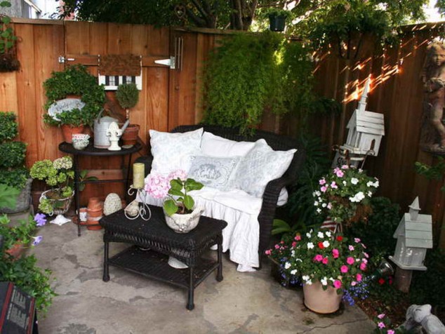 14 Cool Tiny Garden Decorations To Add Charm And Style Outdoors outdoor space in apartment balcony privacy inspiration patio tiny 634x476 14 Cool Tiny Garden Decorations To Add Charm And Style Outdoors