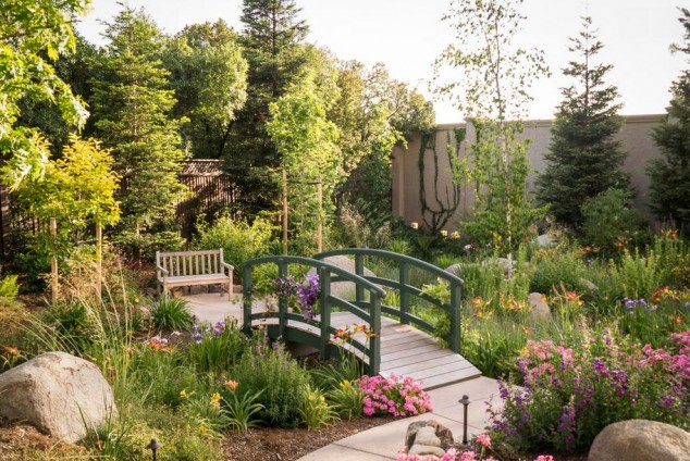 21 Brilliant Wooden Garden Bridges That Could Fill The Garden With Beauty And Charm wrought iron bridges 5 634x424 21 Brilliant Wooden Garden Bridges That Could Fill The Garden With Beauty And Charm