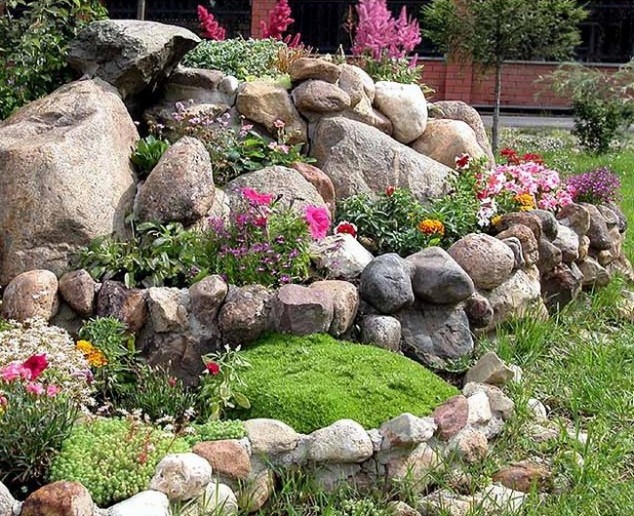 15 Stylish Garden Designs That Use Stones And Rocks 2014 06 15 132330 634x516 15 Stylish Garden Designs That Use Stones And Rocks