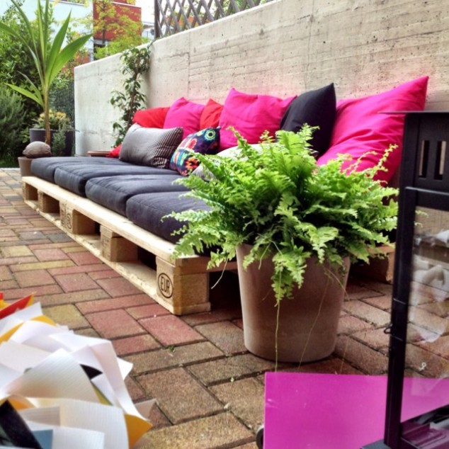 3 285476 382277625203146 1308654085 n 634x634 14 Comfy Seating Areas For Outdoors