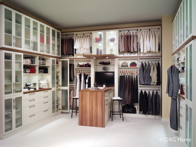 C3 closet walk in modern with high hanging and fortera 634x476 16 Мodern Аnd Stylish His And Hers Walk In Closets