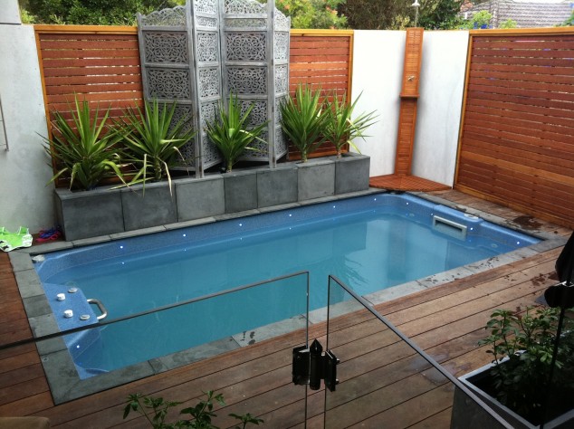 Wooden Backyard Garden Enclose Small Backyard Swimming Pool Wood Fence 634x474 16 Relaxing Backyard Swimming Pool Designs