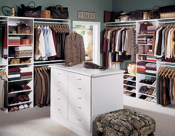 16 Мodern Аnd Stylish His And Hers Walk In Closets bedroom into walk in closet l 8bd1f99f7c2ad7b4 16 Мodern Аnd Stylish His And Hers Walk In Closets
