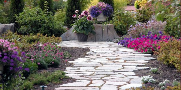 437499 original 634x317 15 Flower Pathway For Lively Garden That You Must See Today