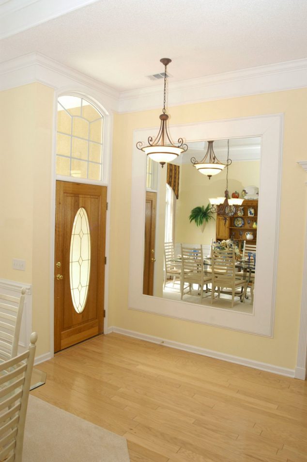 5508ecc31bfc0 ghk foyer decorate mirror s2 634x953 12 Smart Ideas How To Create An Inviting Entryway Room