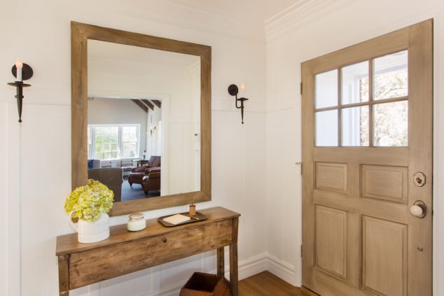 12 Smart Ideas How To Create An Inviting Entryway Room Breathtaking Entryway Table Decorating Ideas Gallery in Entry Traditional design ideas 634x423 12 Smart Ideas How To Create An Inviting Entryway Room