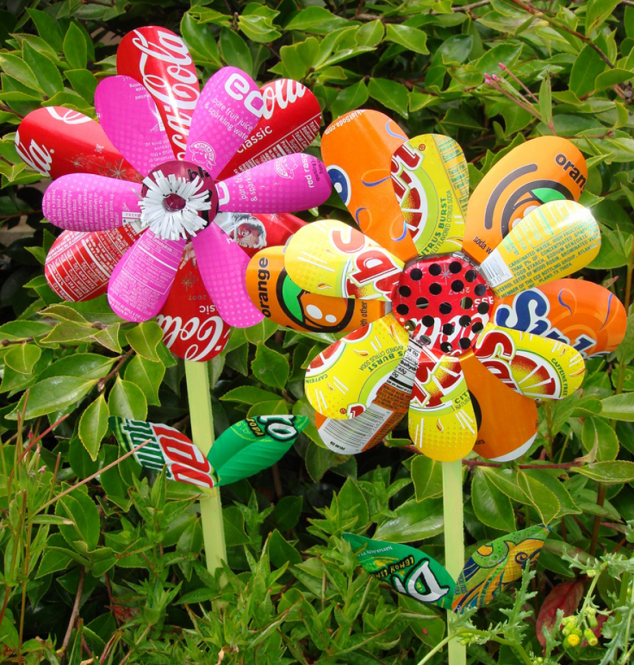 Bright Pops of Color in the Garden 4 634x665 15 DIY Interestineg And Lively Crafts For Garden Art