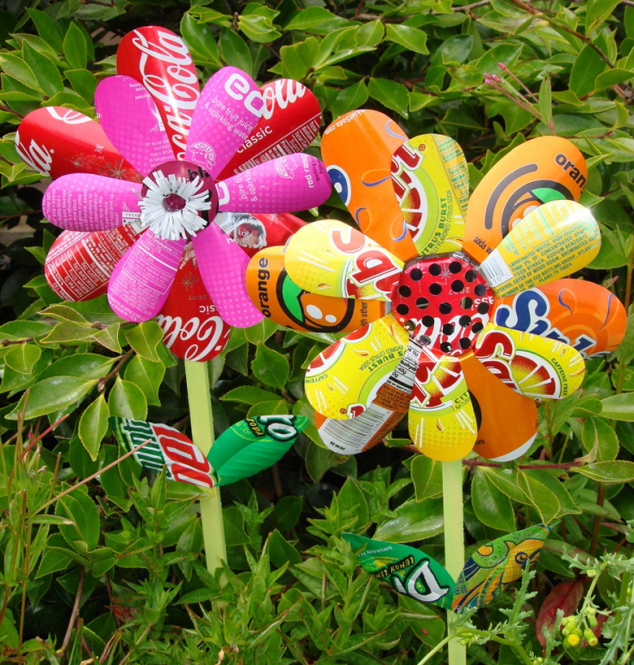 15 DIY Interestineg And Lively Crafts For Garden Art Bright Pops of Color in the Garden 4 634x665 15 DIY Interestineg And Lively Crafts For Garden Art