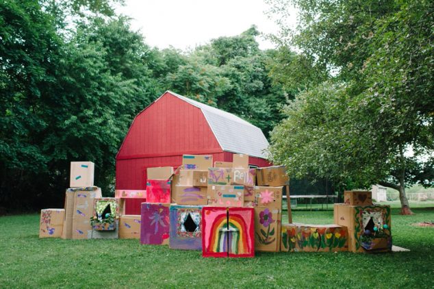 12 Desirable Outdoor Summer Ideas For Giving A New Life To The Old Stuff Cardboard Box Fort 08 634x422 12 Desirable Outdoor Summer Ideas For Giving A New Life To The Old Stuff